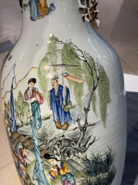 Two Chinese famille rose vases, one vase signed Yu Zhao 余钊, 19/20th C.
