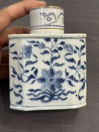Ten Chinese Imari-style, blue and white tea caddies, Kangxi/Yongzheng