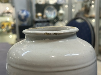An English Delftware blue and white drug jar inscribed 'C.CYNOSBAT', 18th C.