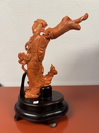 A Chinese red coral female deity holding a fan, 19/20th C.