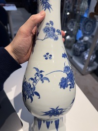 A Chinese blue and white pear-shaped vase with floral design, Transitional period