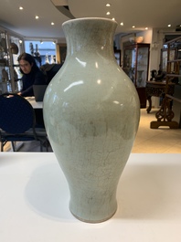 A Chinese celadon-crackle-glazed vase, 18/19th C.
