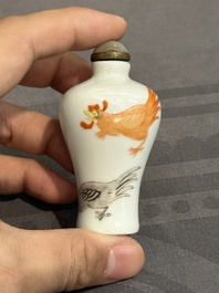 Five Chinese famille rose snuff bottles, Qianlong mark, 19/20th C.