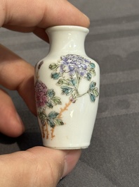 Five Chinese famille rose snuff bottles, Qianlong mark, 19/20th C.