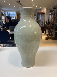 A Chinese celadon-crackle-glazed vase, 18/19th C.