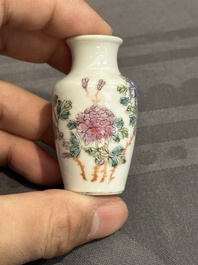 Five Chinese famille rose snuff bottles, Qianlong mark, 19/20th C.