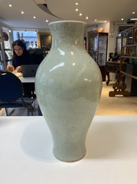 A Chinese celadon-crackle-glazed vase, 18/19th C.