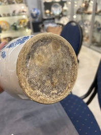 An English Delftware blue and white drug jar inscribed 'C.CYNOSBAT', 18th C.
