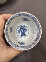22 Chinese blue and white wares, Kangxi and later