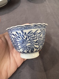 22 Chinese blue and white wares, Kangxi and later