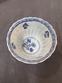 22 Chinese blue and white wares, Kangxi and later
