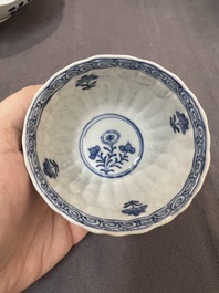 22 Chinese blue and white wares, Kangxi and later