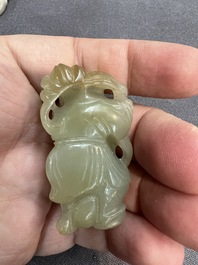 Nine Chinese jade carvings of figures, 19/20th C.