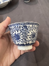 22 Chinese blue and white wares, Kangxi and later