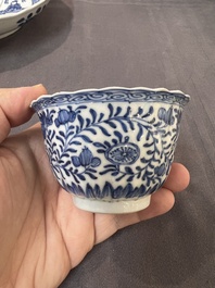 22 Chinese blue and white wares, Kangxi and later