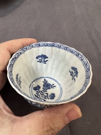 22 Chinese blue and white wares, Kangxi and later