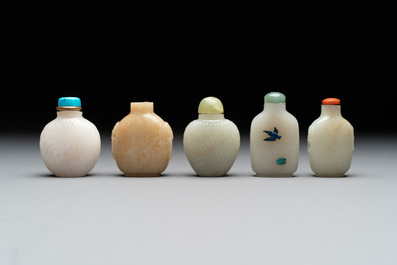 A collection of 20 Chinese jade snuff bottles, 19/20th C.