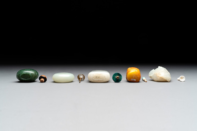 A collection of 20 Chinese jade snuff bottles, 19/20th C.