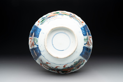 A Chinese verte-Imari bowl with floral design, Kangxi