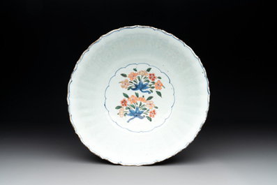 A Chinese verte-Imari bowl with floral design, Kangxi