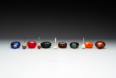 A collection of 16 Chinese Peking glass snuff bottles, 19/20th C.