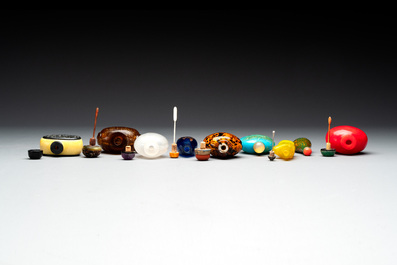 A collection of 16 Chinese Peking glass snuff bottles, 19/20th C.