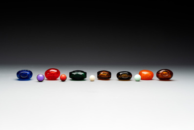 A collection of 16 Chinese Peking glass snuff bottles, 19/20th C.