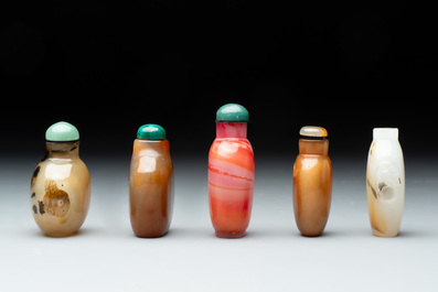 A collection of ten Chinese agate snuff bottles, 20th C.