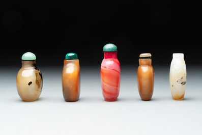 A collection of ten Chinese agate snuff bottles, 20th C.