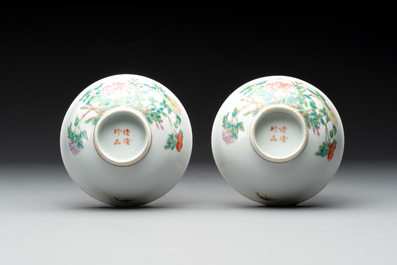 A pair of Chinese famille rose 'peonies' bowls, Delong Zhenpin 德隆珍品 mark, 20th C.