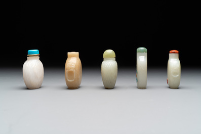 A collection of 20 Chinese jade snuff bottles, 19/20th C.