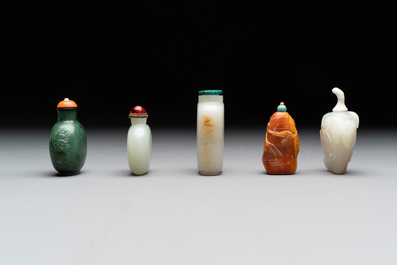 A collection of 20 Chinese jade snuff bottles, 19/20th C.