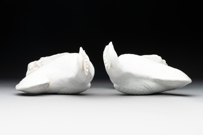 A pair of Chinese Dehua blanc de Chine models of roosters, 18th C.