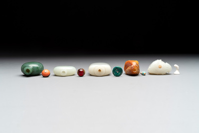 A collection of 20 Chinese jade snuff bottles, 19/20th C.