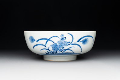 A Japanese Kakiemon-style blue and white 'quails' bowl, 19/20th C.