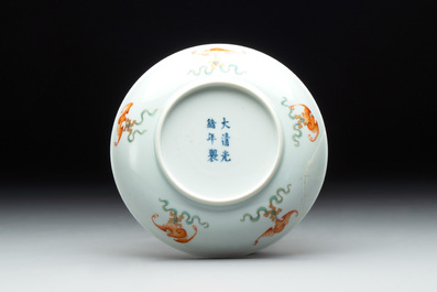 A Chinese famille rose 'shou' plate and a '100 boys' brush pot, Guangxu mark, 20th C.