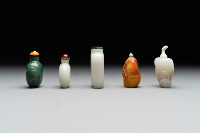 A collection of 20 Chinese jade snuff bottles, 19/20th C.
