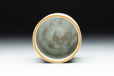 A Chinese famille rose 'shou' plate and a '100 boys' brush pot, Guangxu mark, 20th C.
