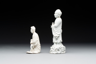 Two Chinese Dehua blanc de Chine figures of Guanyin and Shoulao and a pair of Buddhist lions, He Chaozong 何朝宗 mark, 18/19th C.