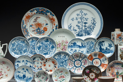 A collection of 29 Chinese blue, white, famille rose and Imari-style wares, 18th C. and later