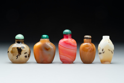 A collection of ten Chinese agate snuff bottles, 20th C.