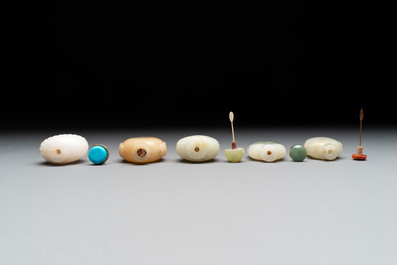 A collection of 20 Chinese jade snuff bottles, 19/20th C.