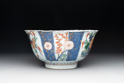 A Chinese verte-Imari bowl with floral design, Kangxi