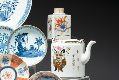 A collection of 29 Chinese blue, white, famille rose and Imari-style wares, 18th C. and later