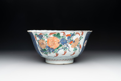 A Chinese verte-Imari bowl with floral design, Kangxi