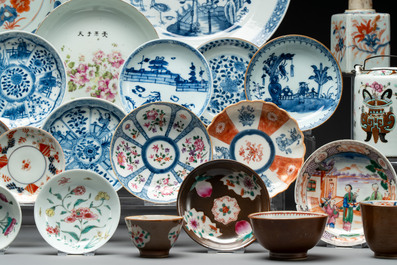 A collection of 29 Chinese blue, white, famille rose and Imari-style wares, 18th C. and later