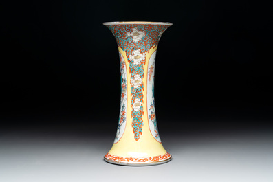 Three porcelain Kakiemon-style vases and a sculpture of a crane, France, Chantilly, 18/19th C.