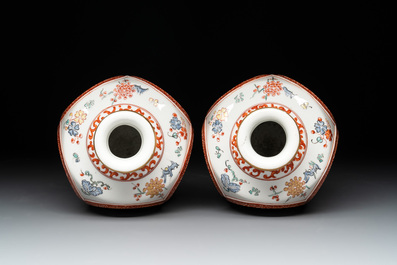 Three porcelain Kakiemon-style vases and a sculpture of a crane, France, Chantilly, 18/19th C.