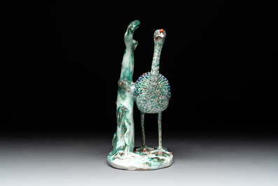 Three porcelain Kakiemon-style vases and a sculpture of a crane, France, Chantilly, 18/19th C.