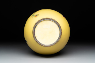 A Japanese yellow-ground cloisonn&eacute; 'phoenix' vase, Meiji/Taisho, 19/20th C.